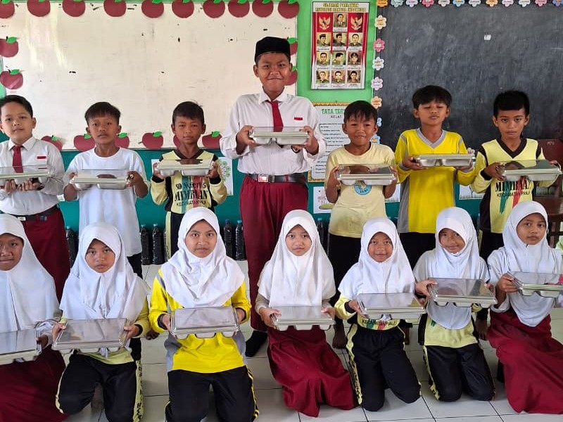 MBG ( MAKAN BERGIZI GRATIS ) SD NEGERI 5 MIMBAAN