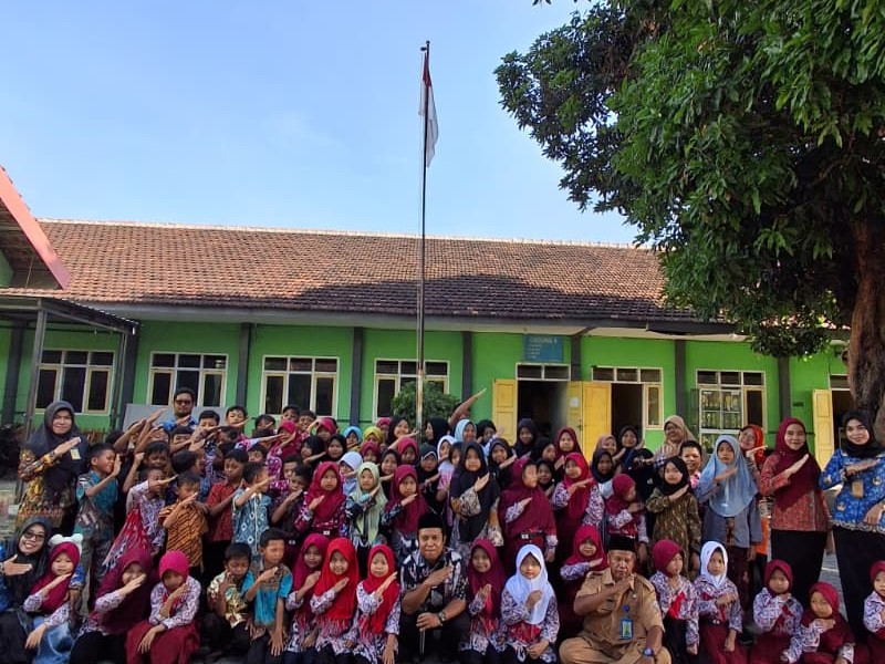 MEMPERINGATI SUMPAH PEMUDA